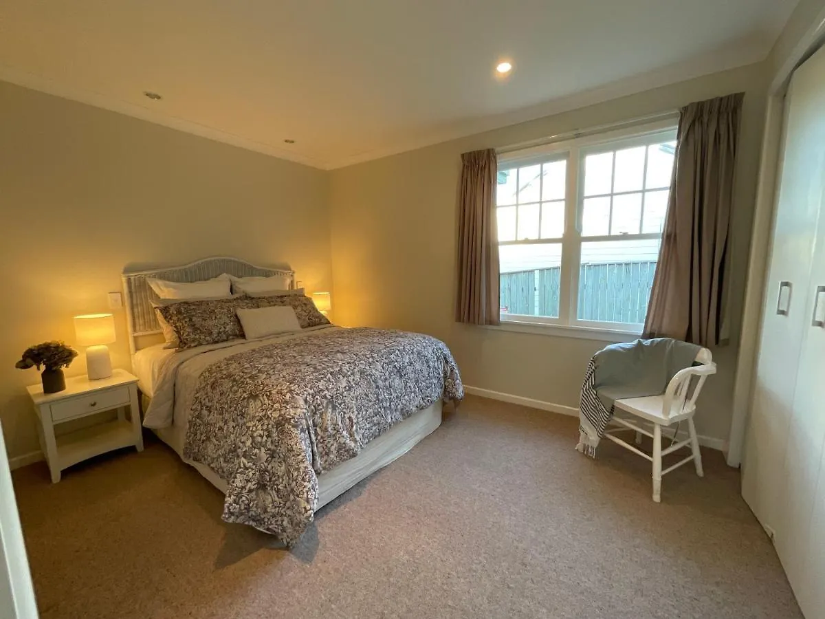 Refined, Retro & Relaxing Villa Paraparaumu 0*,  New Zealand