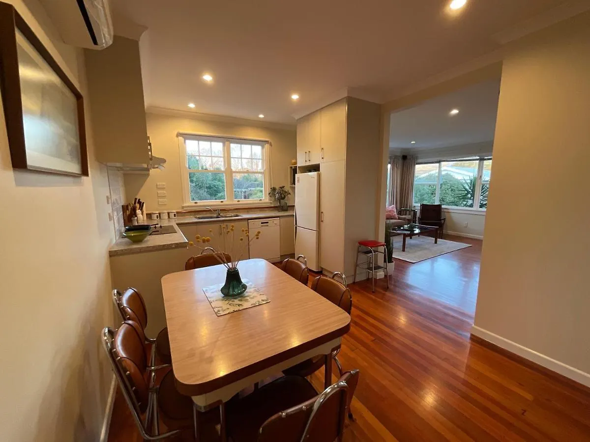 Refined, Retro & Relaxing Villa Paraparaumu Holiday home